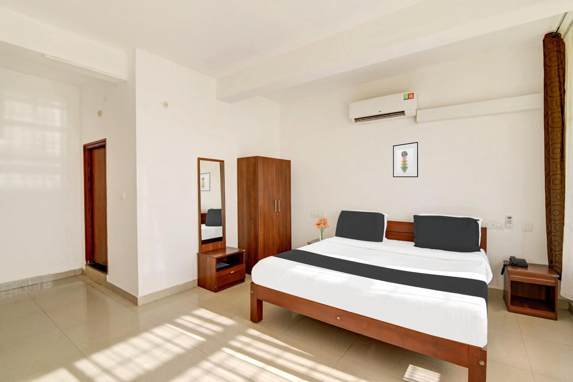 Super Collection O Madikeri City Center Near Ksrtc Bus Stand Coorg Formerly Hotel Ragsys Мадикери Екстериор снимка