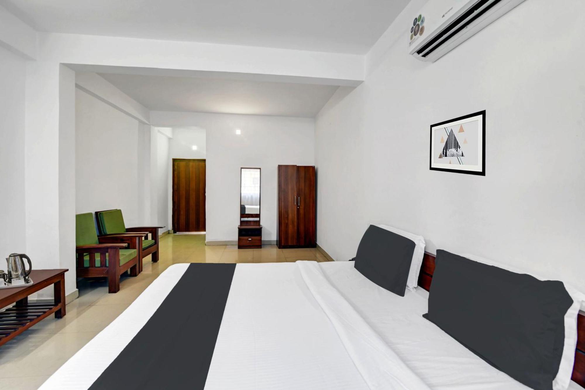 Super Collection O Madikeri City Center Near Ksrtc Bus Stand Coorg Formerly Hotel Ragsys Мадикери Екстериор снимка