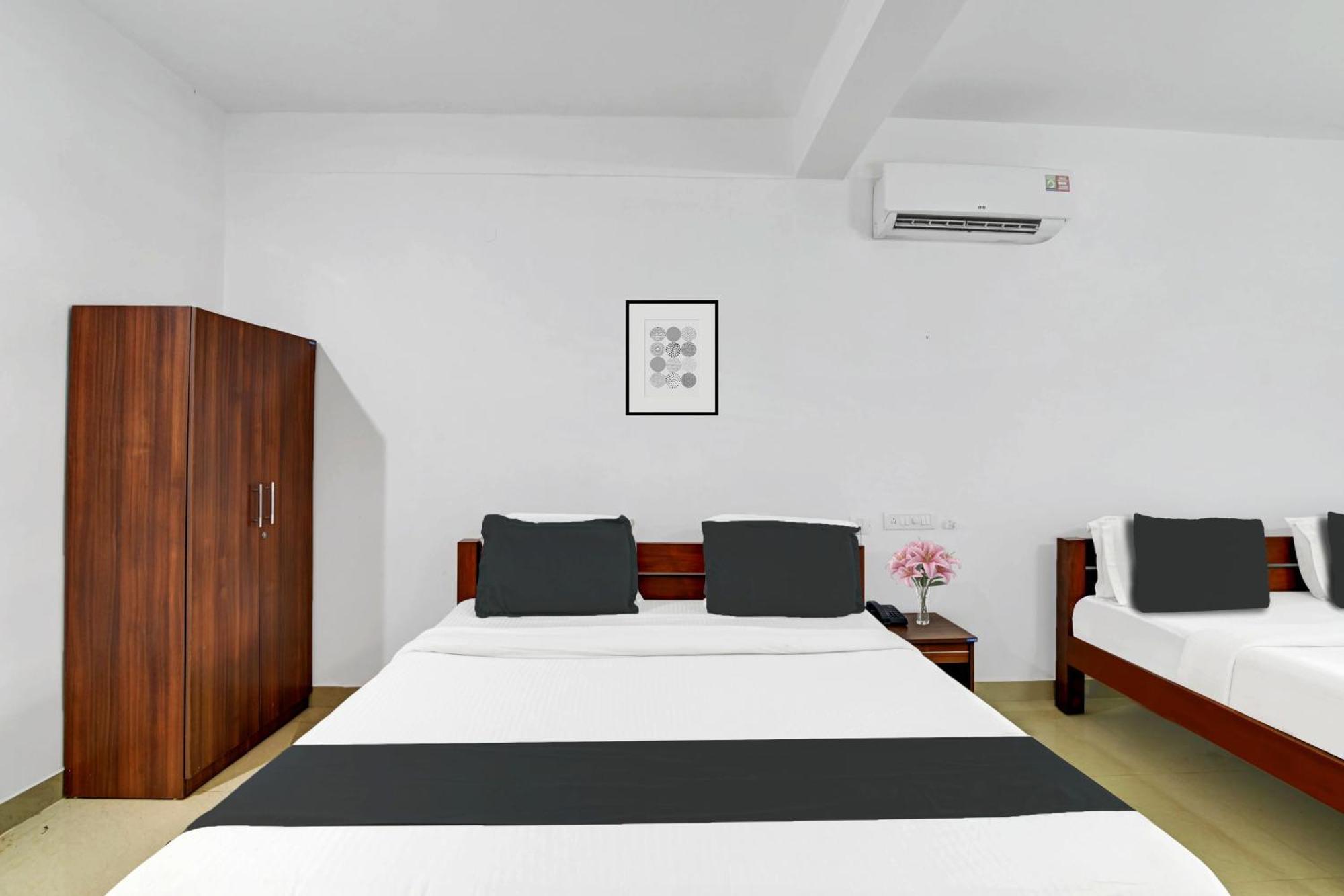 Super Collection O Madikeri City Center Near Ksrtc Bus Stand Coorg Formerly Hotel Ragsys Мадикери Екстериор снимка