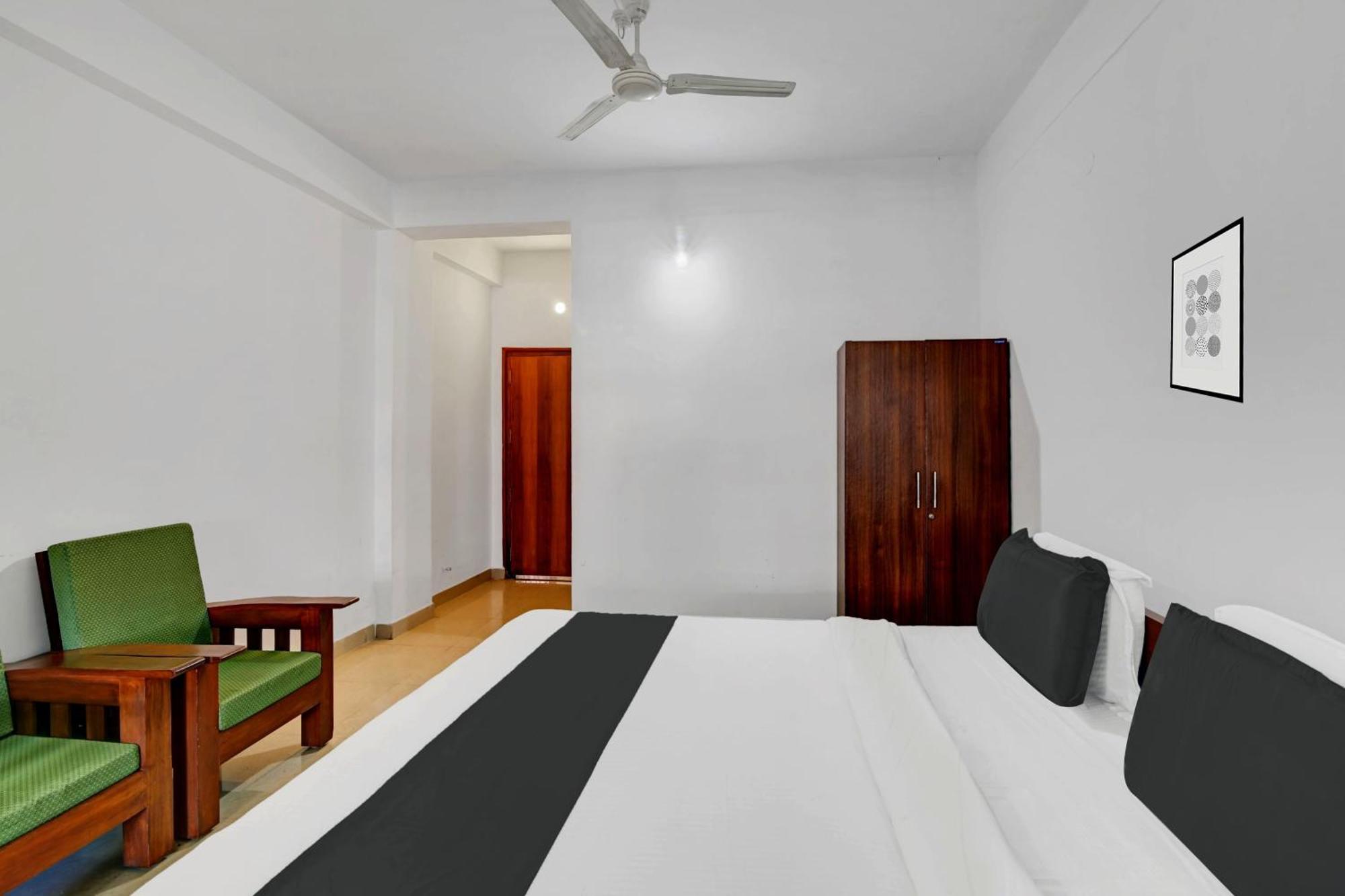 Super Collection O Madikeri City Center Near Ksrtc Bus Stand Coorg Formerly Hotel Ragsys Мадикери Екстериор снимка