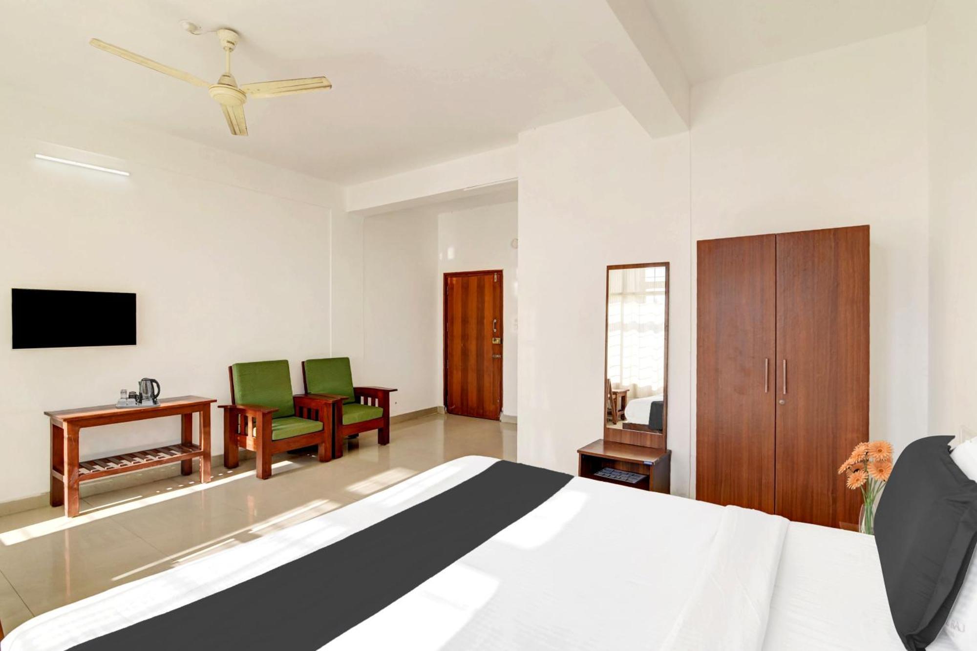 Super Collection O Madikeri City Center Near Ksrtc Bus Stand Coorg Formerly Hotel Ragsys Мадикери Екстериор снимка