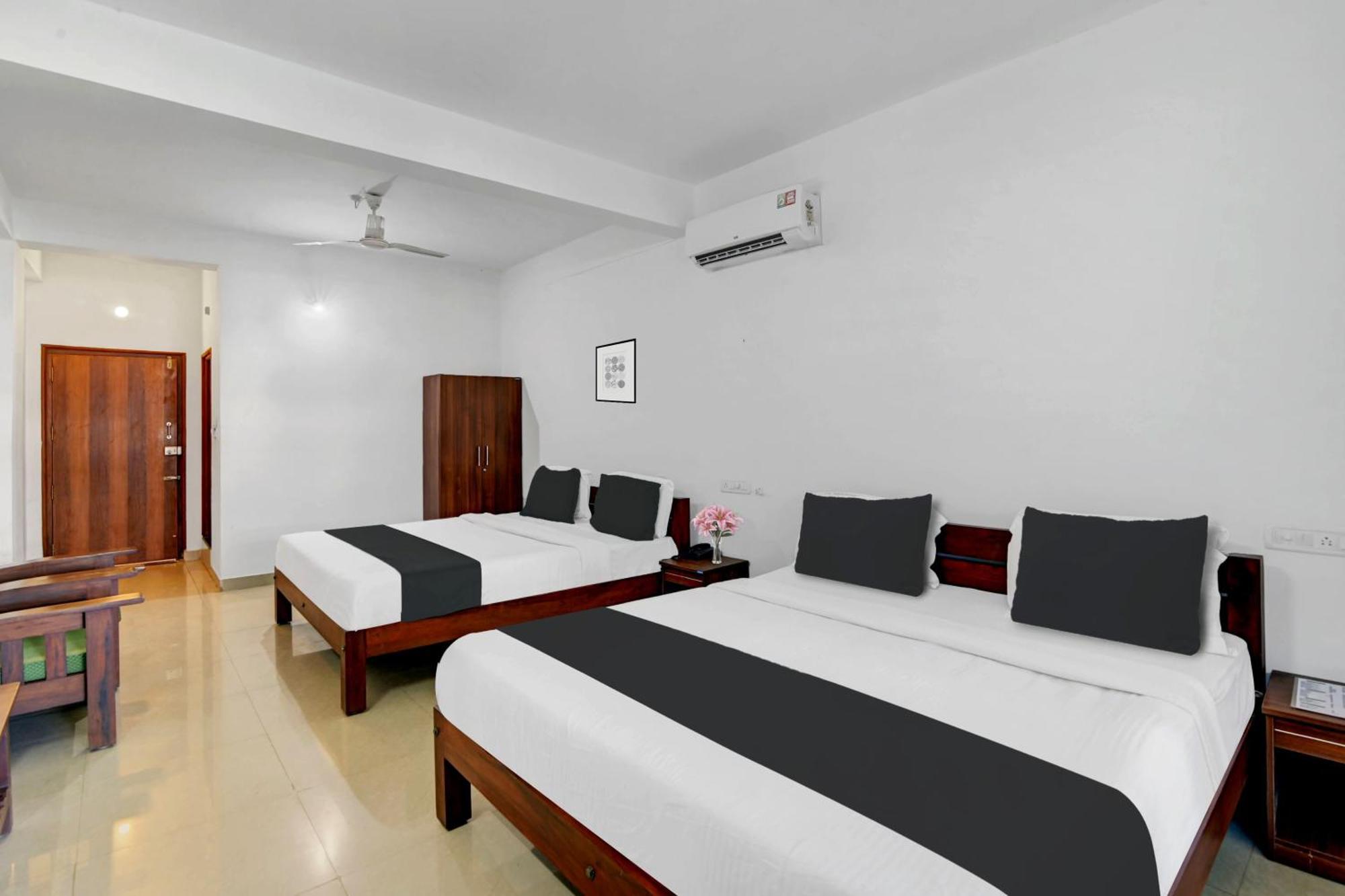 Super Collection O Madikeri City Center Near Ksrtc Bus Stand Coorg Formerly Hotel Ragsys Мадикери Екстериор снимка