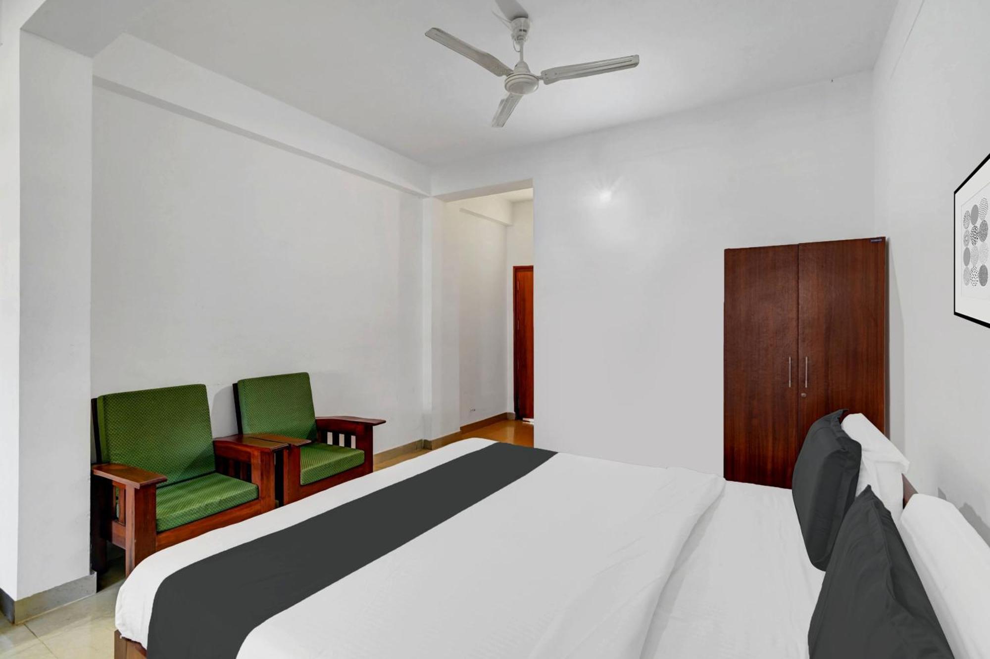 Super Collection O Madikeri City Center Near Ksrtc Bus Stand Coorg Formerly Hotel Ragsys Мадикери Екстериор снимка