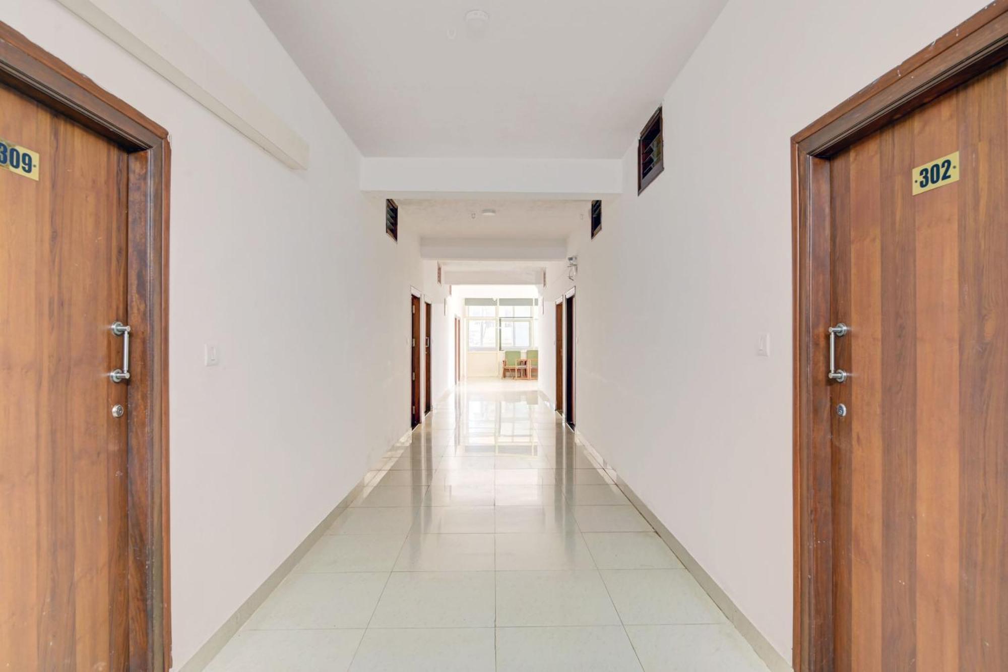 Super Collection O Madikeri City Center Near Ksrtc Bus Stand Coorg Formerly Hotel Ragsys Мадикери Екстериор снимка